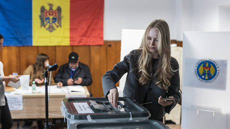 A Moldovan citizen votes during the Moldovan parliamentary elections in Chisinau, Moldova on September 28, 2025.
