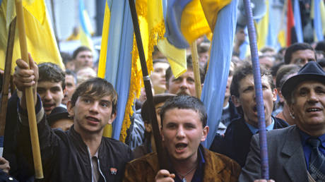 FILE PHOTO. Rally called for by the People's Movement of Ukraine (RUKH) outside the building of the Supreme Council proesting against the new union treaty.
