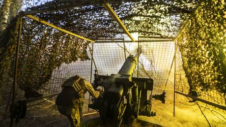 FILE PHOTO. Ukrainian soldiers fire D30 artillery.