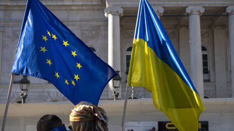 Pro-Ukrainian protesters holding the flags of Ukraine and the EU in Lisbon, Portugal, on August 30, 2025.