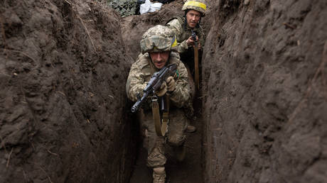 FILE PHOTO. Ukrainian soldiers.
