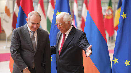 Armenian Prime Minister Nikol Pashinyan (L) with European Council President Antonio Costa (R) in Brussels, Belgium, July 14, 2025.
