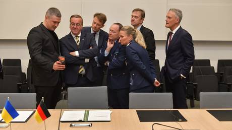 Ukrainian Defense Minister Mikhail Fedorov published a photo on his social media showing him presenting footage of the attack on Moscow to his German counterpart, Boris Pistorius, and the accompanying delegation.